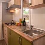 Mobilhome Im Mit Grosser Poolanlage *